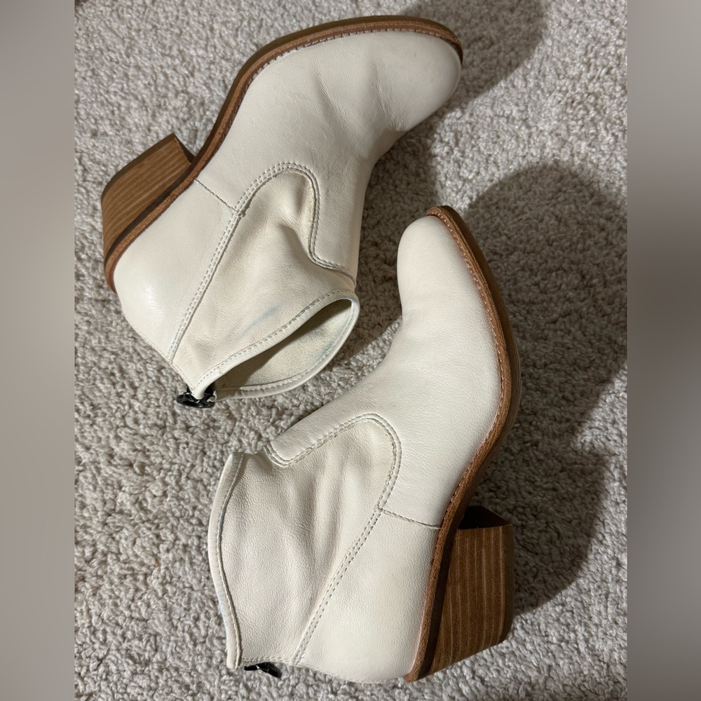 Sofft Aisley Beige Leather Ankle Boots Leather Zip Booties Size 6.5 - Picture 9 of 13